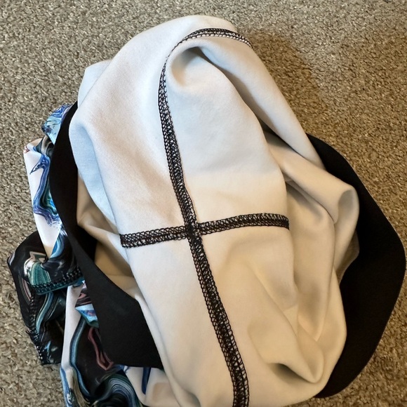 Gently used XS Nike watercolors legging - Picture 2 of 5